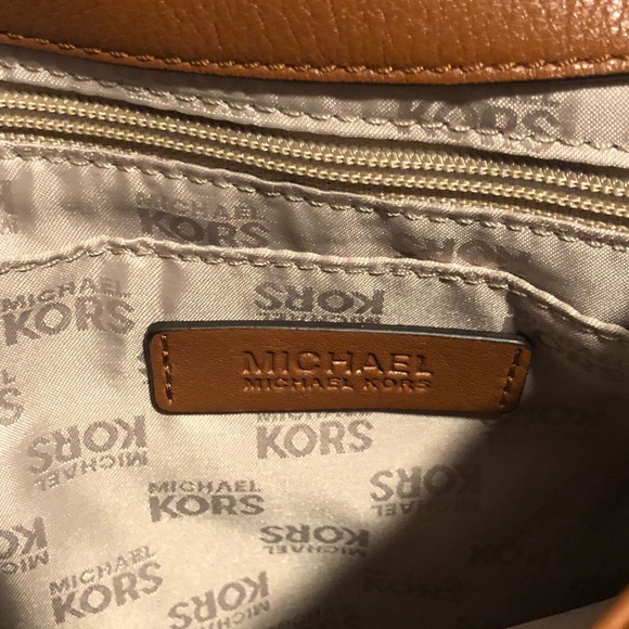 Authentic Michael Kors Bedford Shoulder Bag - Picture 5 of 6